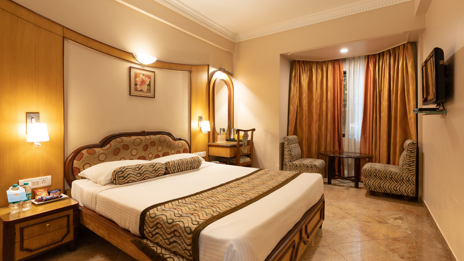A room with a double bed at Hotel Pai Viceroy, Jayanagar