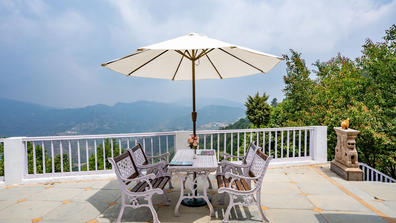 A rooftop terrace with an umbrella at Te Aroha By Shervani, Mukteshwar