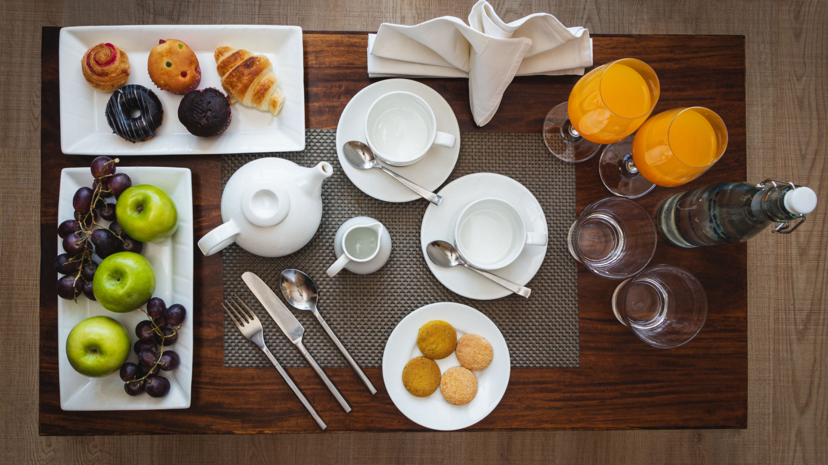 Nidhivan Tea Setup Table