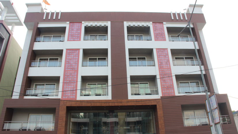 Front facade view of Pride Biznotel Canopus Digha