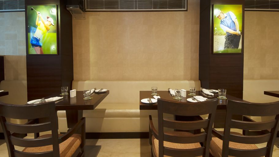 Le Fairway Restaurant and Bar at Le ROI Delhi Hotel Paharganj