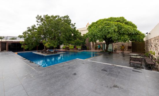 alt-text Swimming Pool at Fort Jadhavgadh, Pune 2