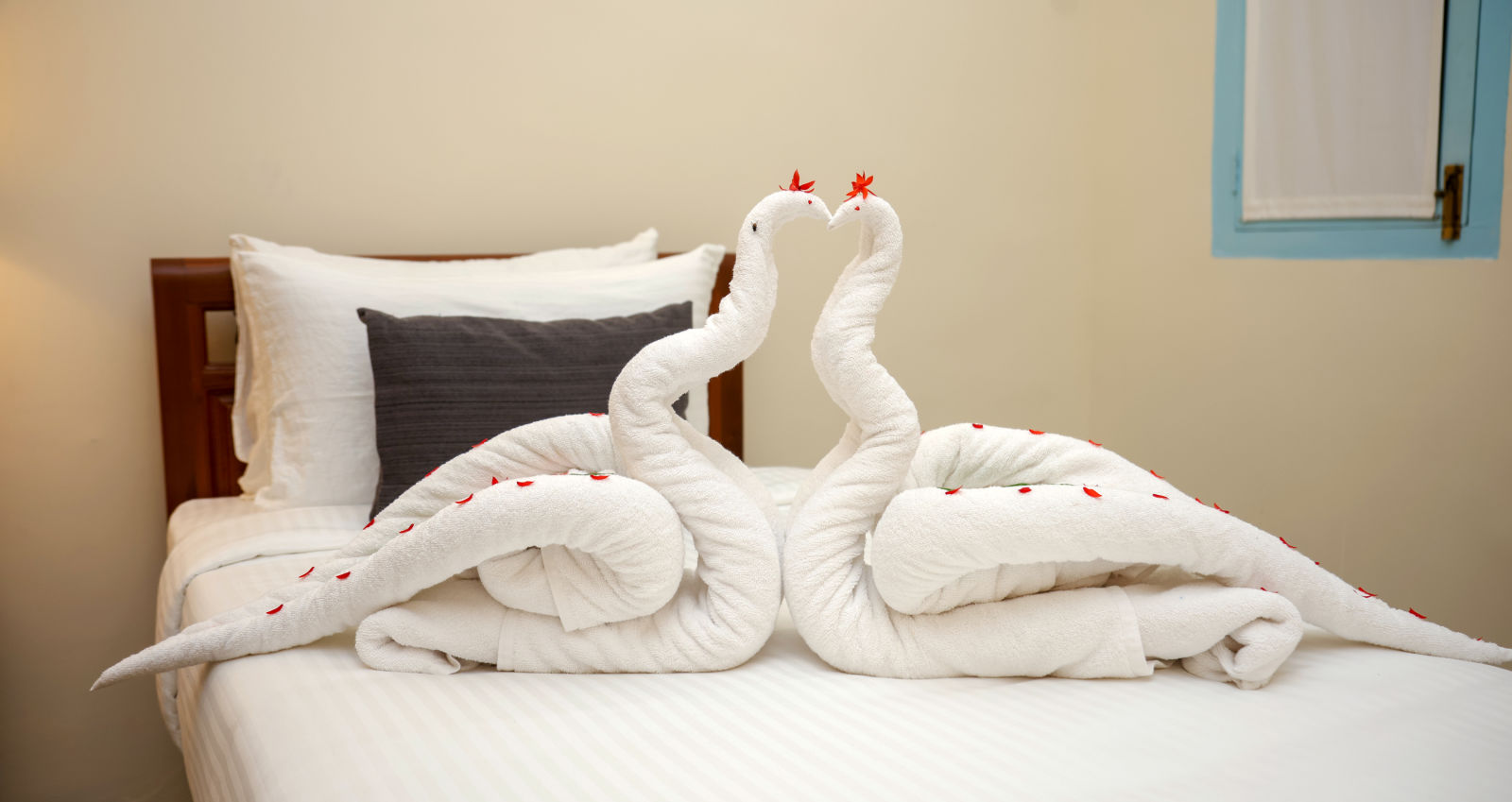 Towels made into two swans to decorate a bed | Mango HIll La Serene, Ponicherry