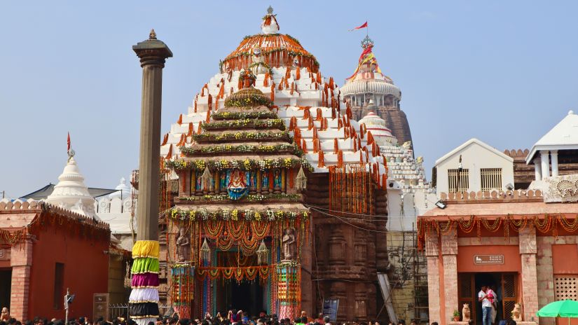 Devotees in front of Jagannath Temple