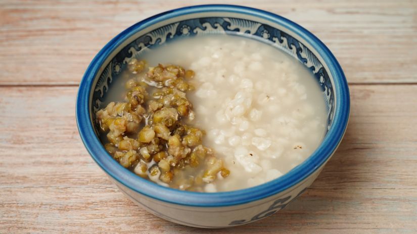 A bowl of liquid consistency rice and some pulse 