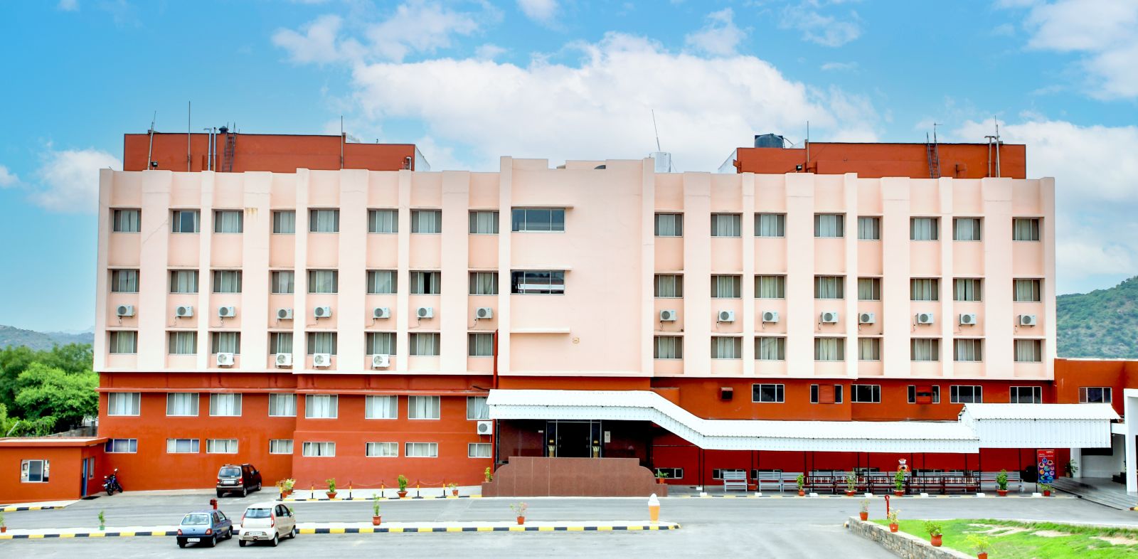 A long shot of the facade of Hotel Sahara in Ramoji Film City | Hotel Sahara