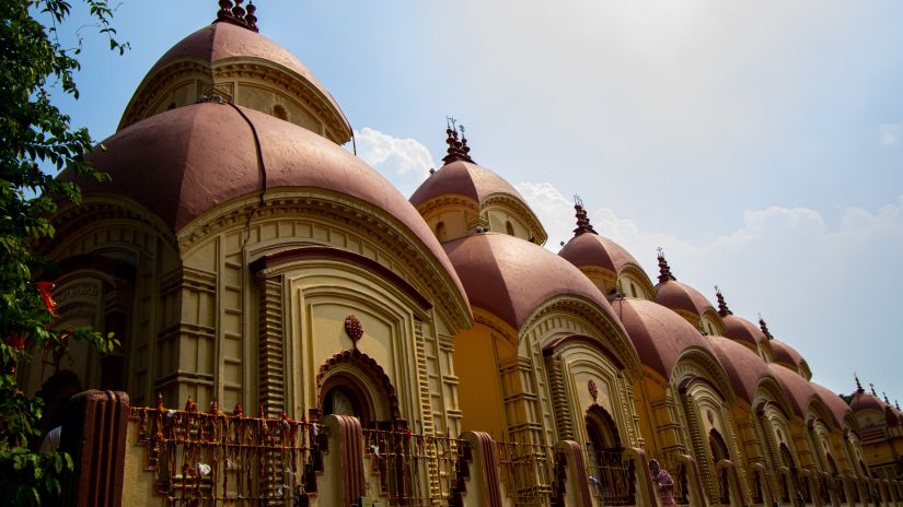 an image of the famous dakshineswar temple captured during the day 