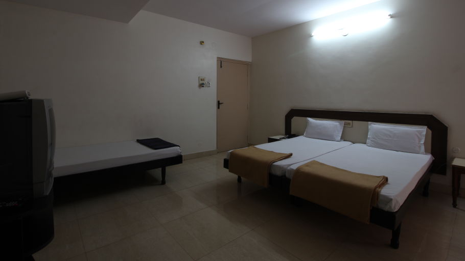 Hotel Maya Deluxe, MG Road, Secunderabad Secunderabad Economy Room Hotel Maya Deluxe MG Road Secunderabad 2