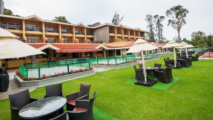 the sitting area at the lawn at The Carlton, hotel in Kodaikanal