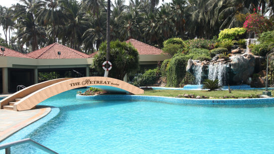 view of the pool at The Retreat Hotel and Convention Centre