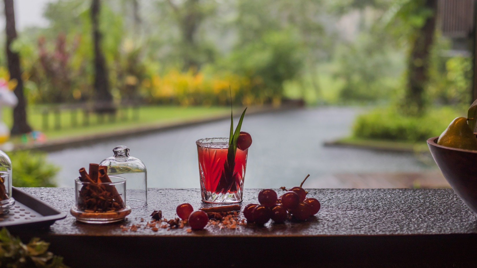 A beverage and some berries are resting on the countertop - Monsoons at Vescapes