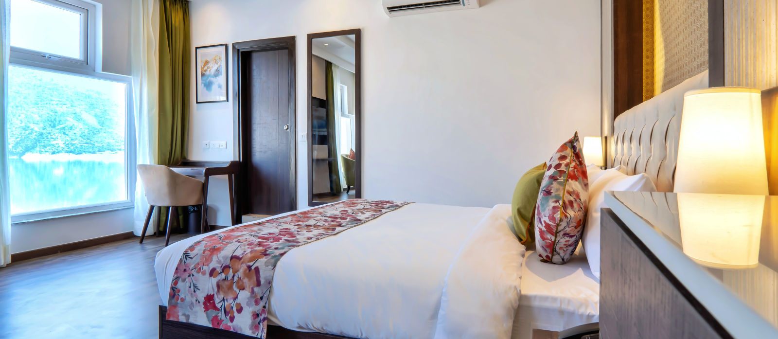 Premium Rooms with Lake View at Hotel Le ROI Lake View Koti with a beautiful view from the window next to the plush bed3