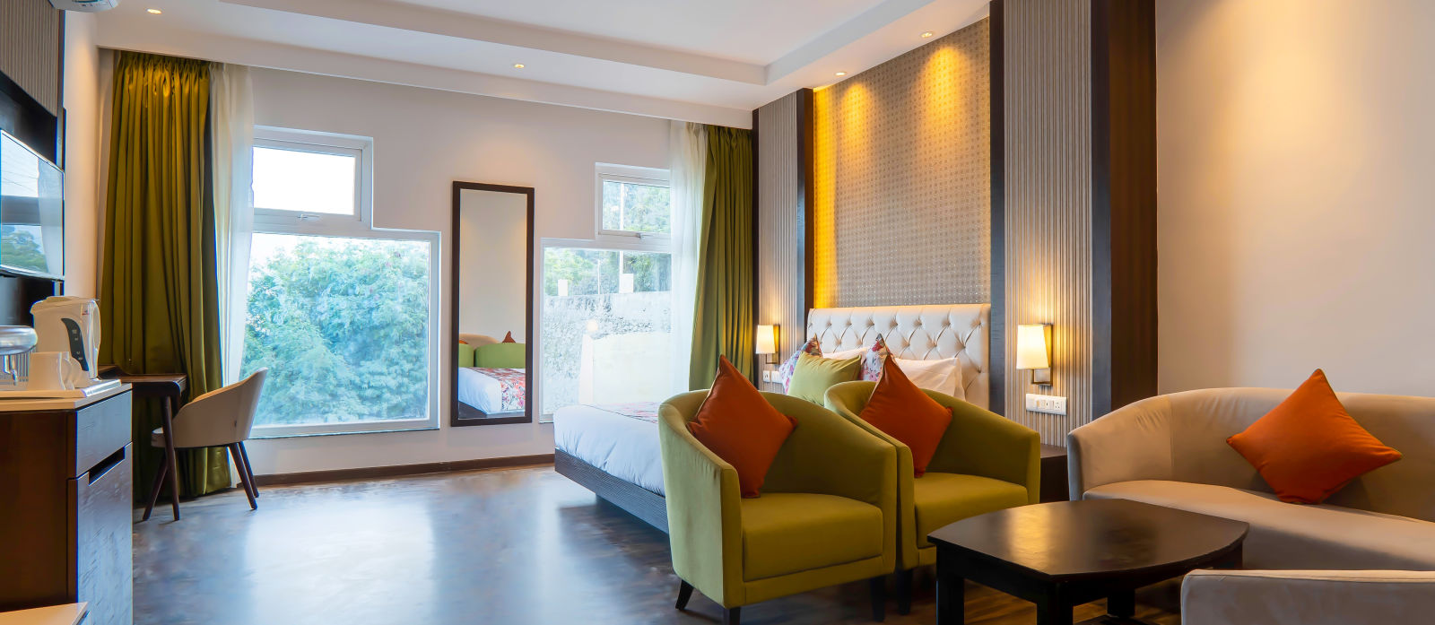 images showcasing the beautiful interiors of lake facing rooms - Hotel Le ROI Lake View Koti2