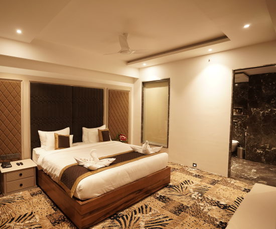 alt-text Executive room with king size bed at Classic Sapphire by Ananta