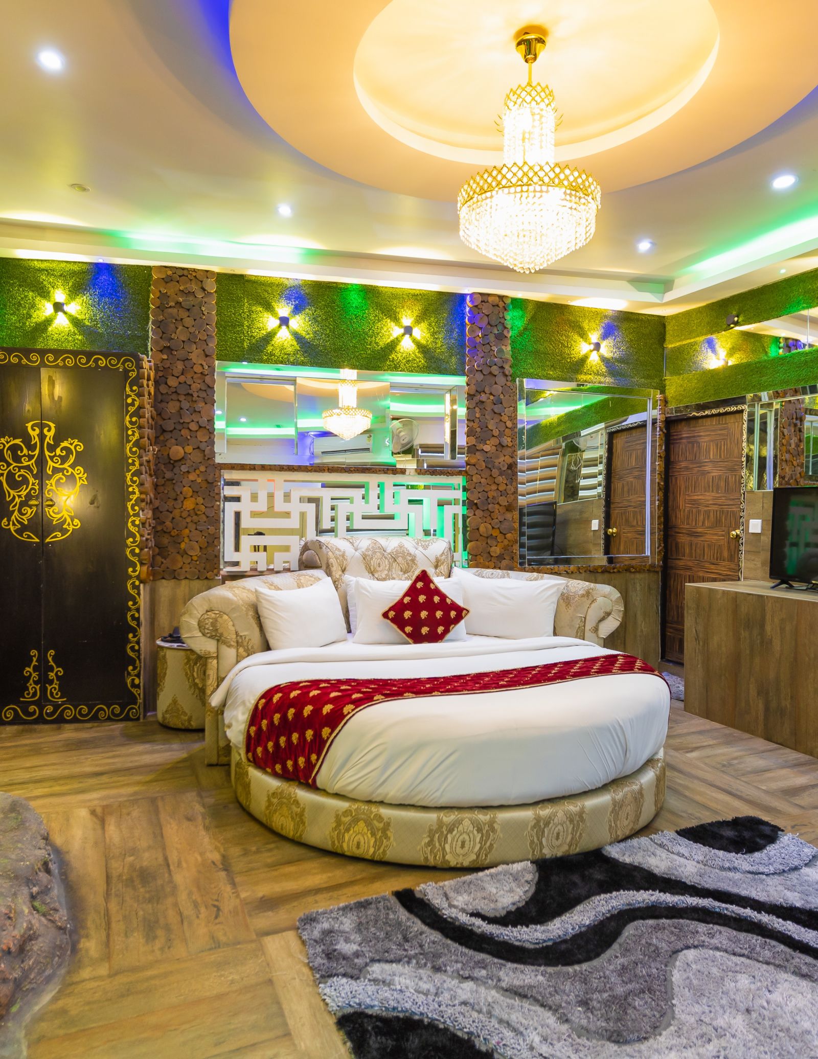 a round bed with beautiful ceiling at the Single Bedroom Pool Villa at Parakkat Nature Hotel and Resorts Munnar 