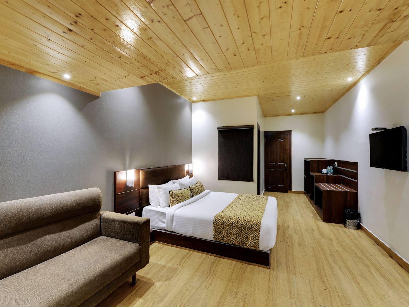 An image of a room with a queen size bed, TV, sofa, lamps and minimal decoration - Sumitel Vista TV Tower