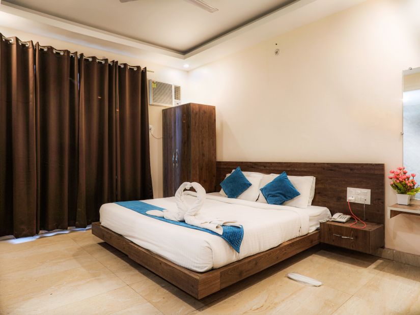 A double bed in the executive room at Vinsober Pride Inn, Rishikesh