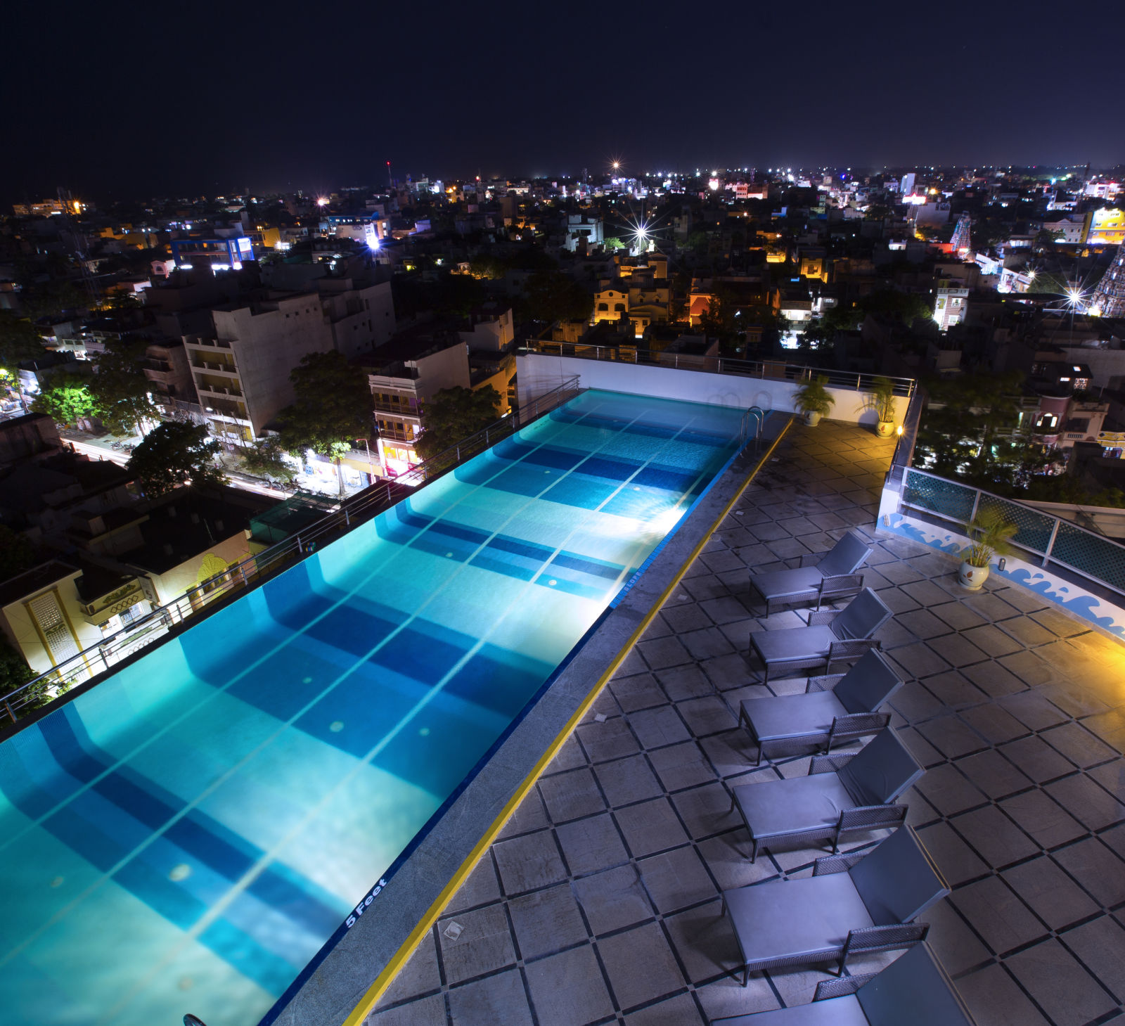 Swimming Pool Night View xwpr3a