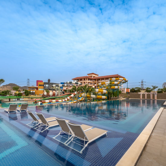 A shot of the infinity pool in Indore