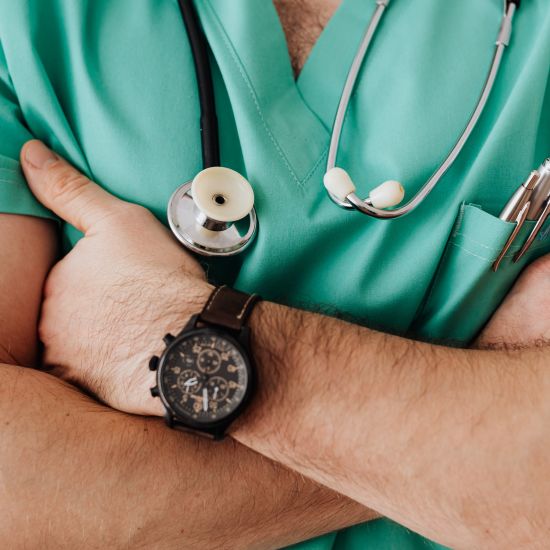 Image of a doctor crossing his arms with a stethoscope