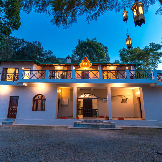 facade of the Camphor tree lakefront jungle lodge