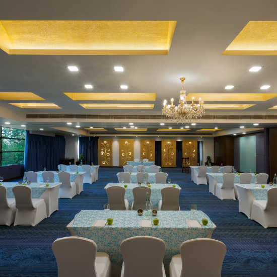 cluster seating arrangement in a banquet hall