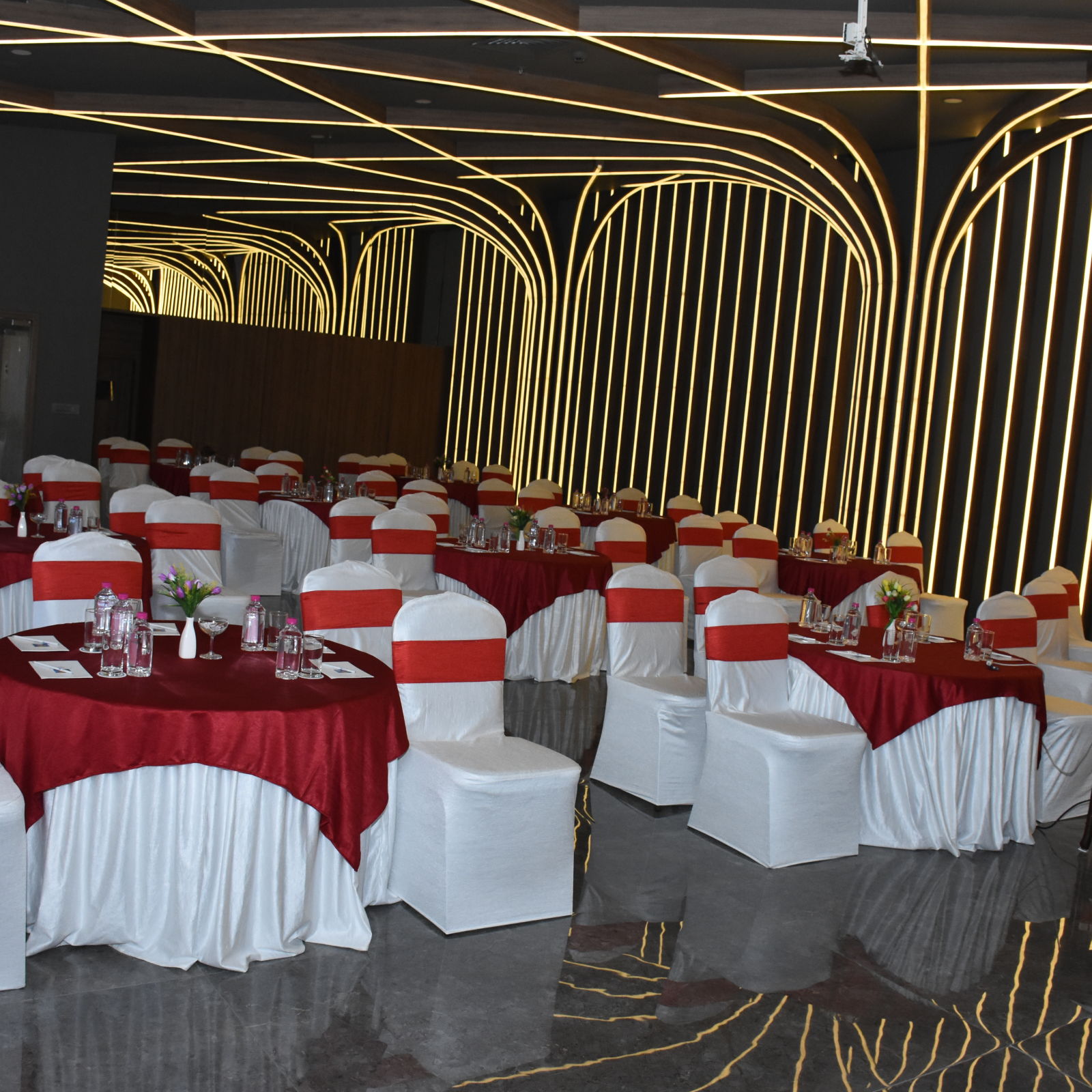 banquet hall at the comfort inn sapphire, jaipur