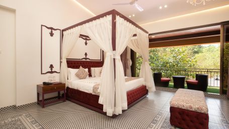 Picture showing the King size Moghul Themed bed in the Moghul Suite at ZARA’s Resort, Khandala