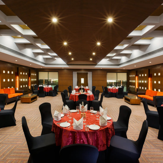 cluster seating arrangement in utsav banquet hall