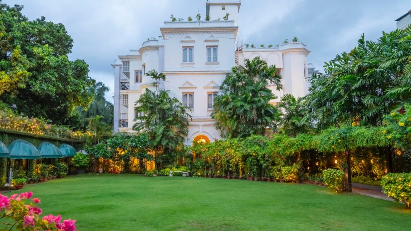 view of the lawn at Kenilworth Hotel, Kolkata