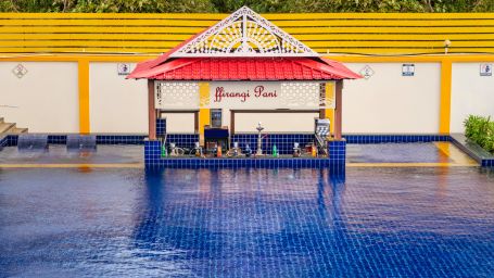 The sunken poolbar at our hotel - Viceroy Beach Resort & Spa, Mandarmani