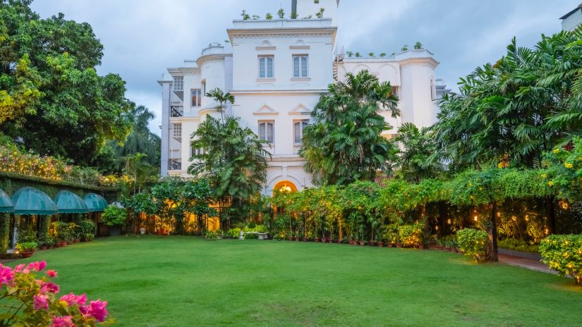 view of the lawn at Kenilworth Hotel, Kolkata