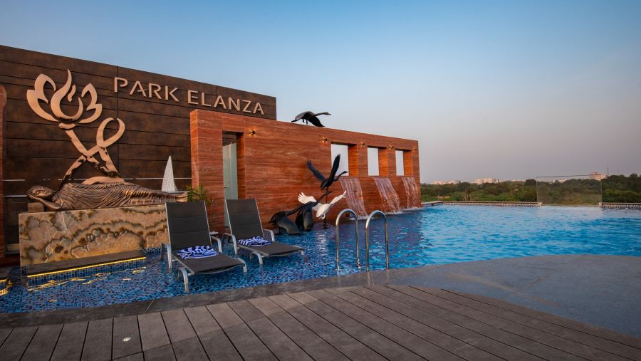 Swimming Pool of Hotel Park Elanza, Coimbatore