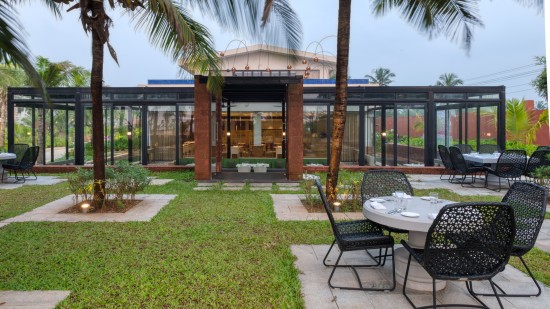 Outdoor Dining La Concha Restaurant in Goa in daytime 3