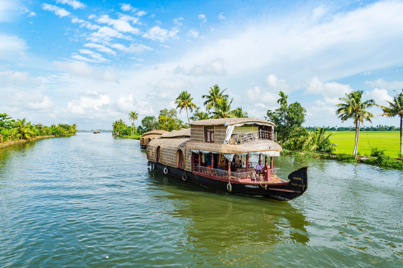 A boatride along the lovely backwaters of Kerala - Kumarakom Tourism