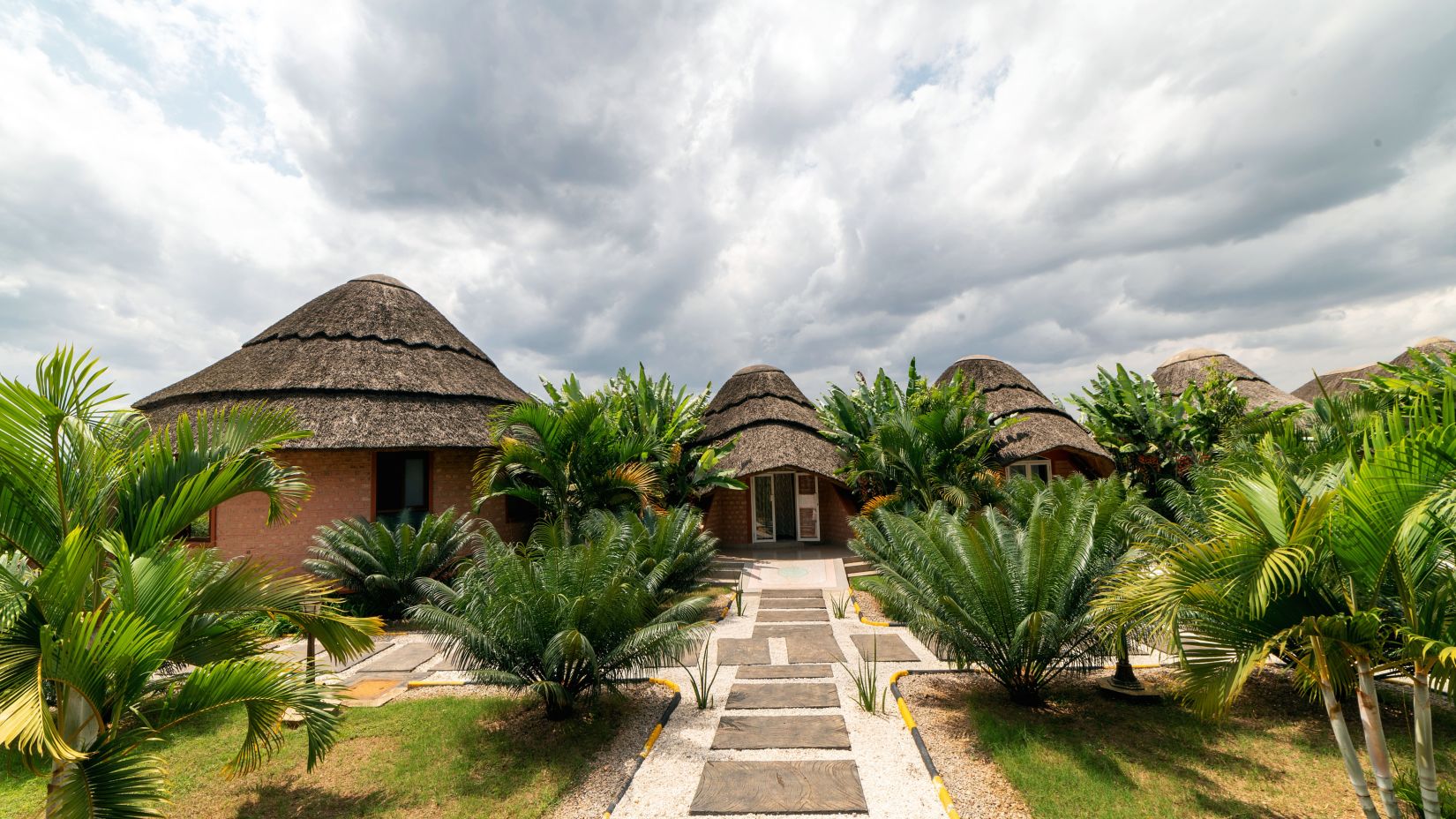 Masheda Palms Accommodations under a cloudy sky