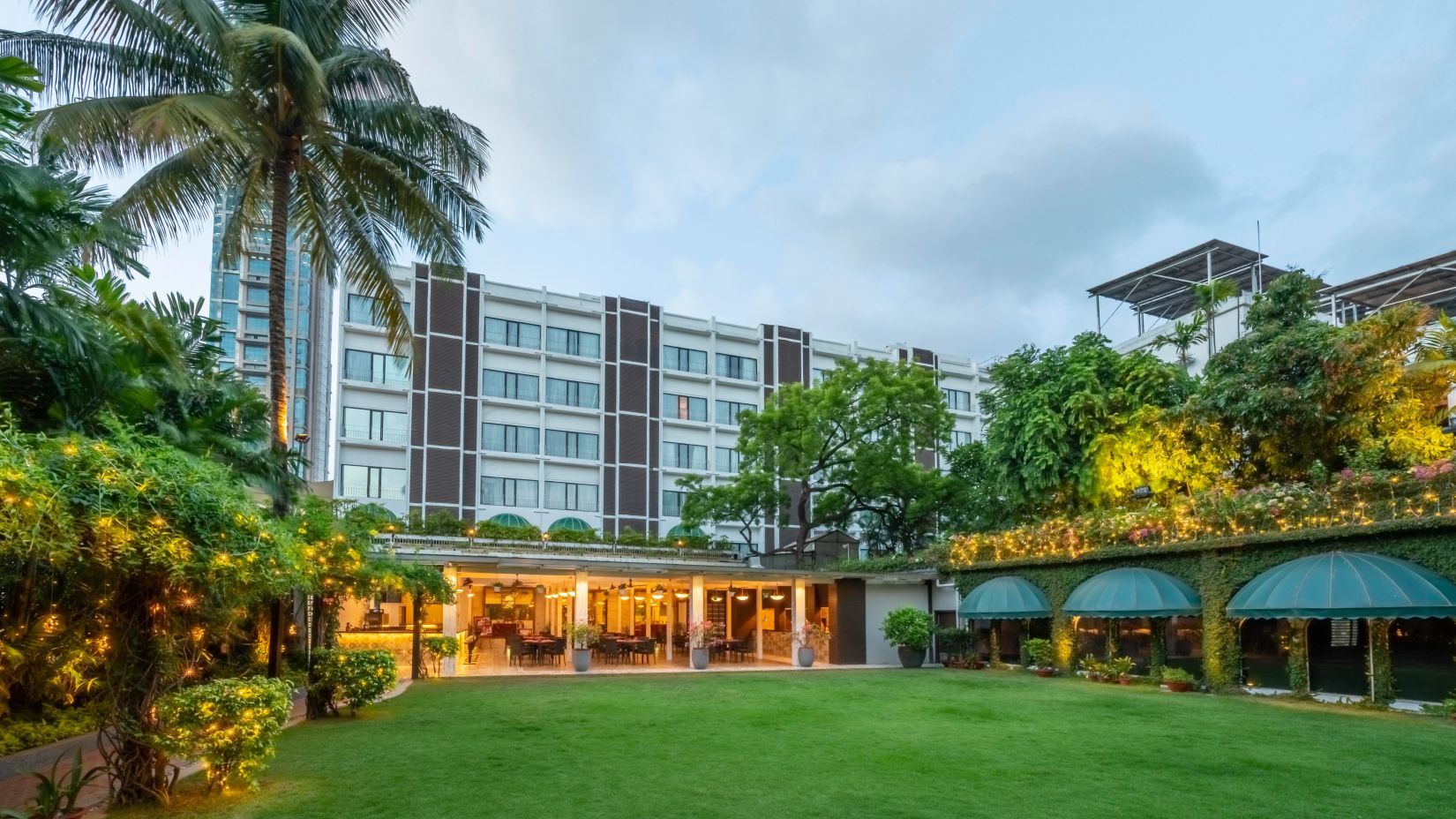 Facade of Kenilworth Hotel with a lawn in the foreground- 4-star Luxury Hotel in Kolkata