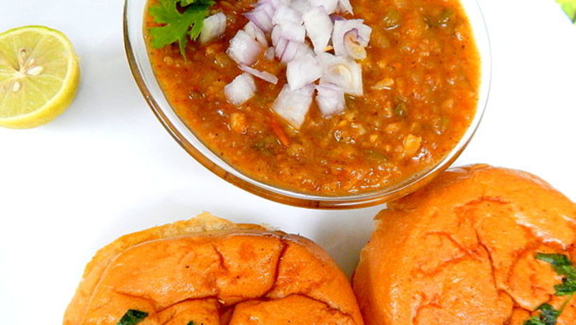 plate of pav bhaji