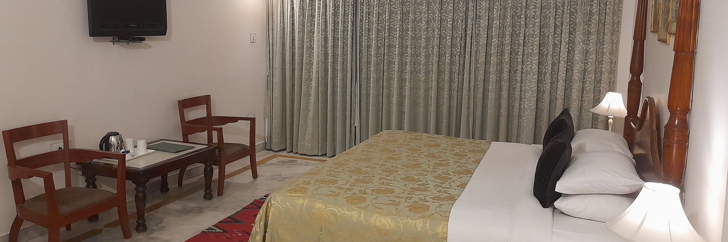 Deluxe Lake Facing Rooms in Udaipur 6