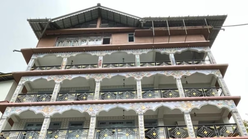 Mount Khang Hotel exterior