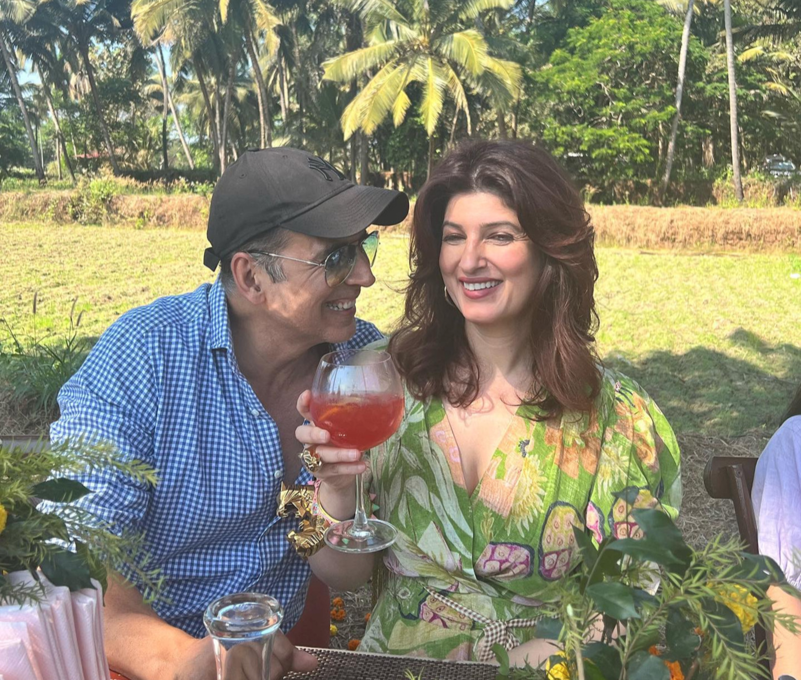 Akshay Kumar and Twinkle khanna enjoying a lighter moment at villa in palms