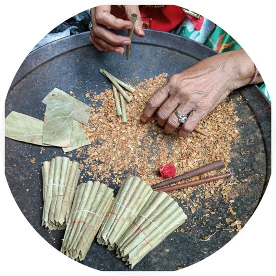 A woman rolling bidis