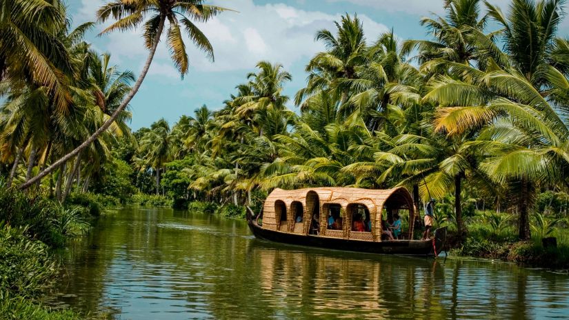 Symphony Resorts - Houseboat ride in Kerala