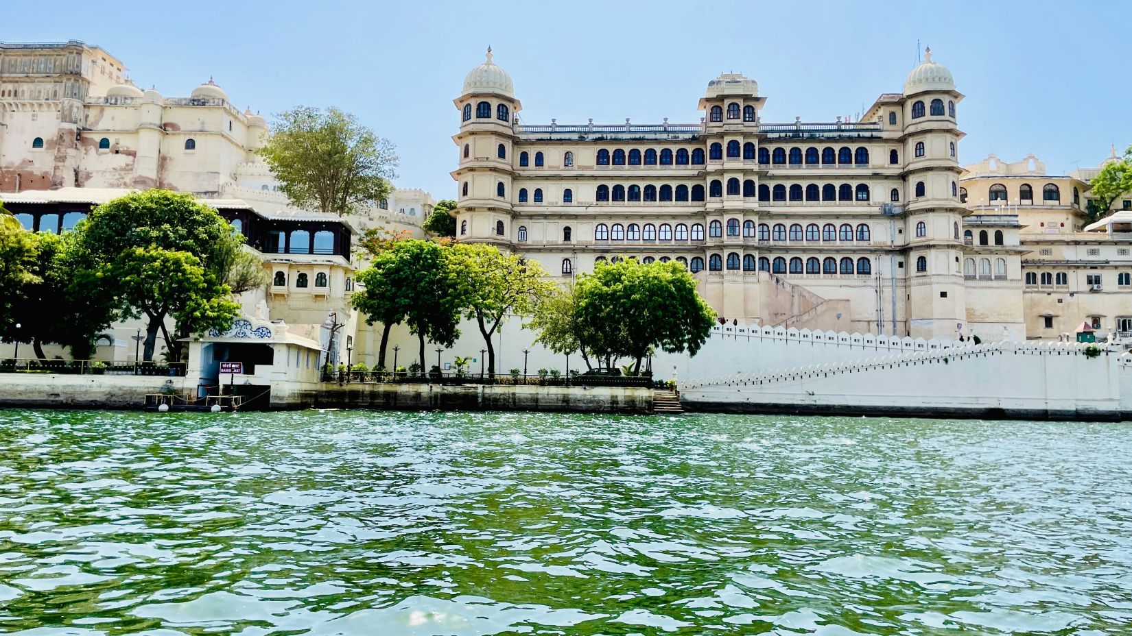 an overview of lake pichola in udaipur with a building in the background