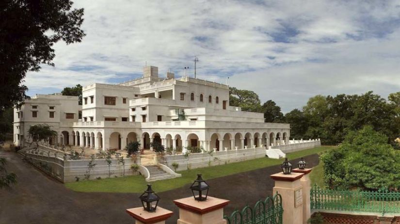 The entrance to the palace with the gate at the foreground - The baradari palace