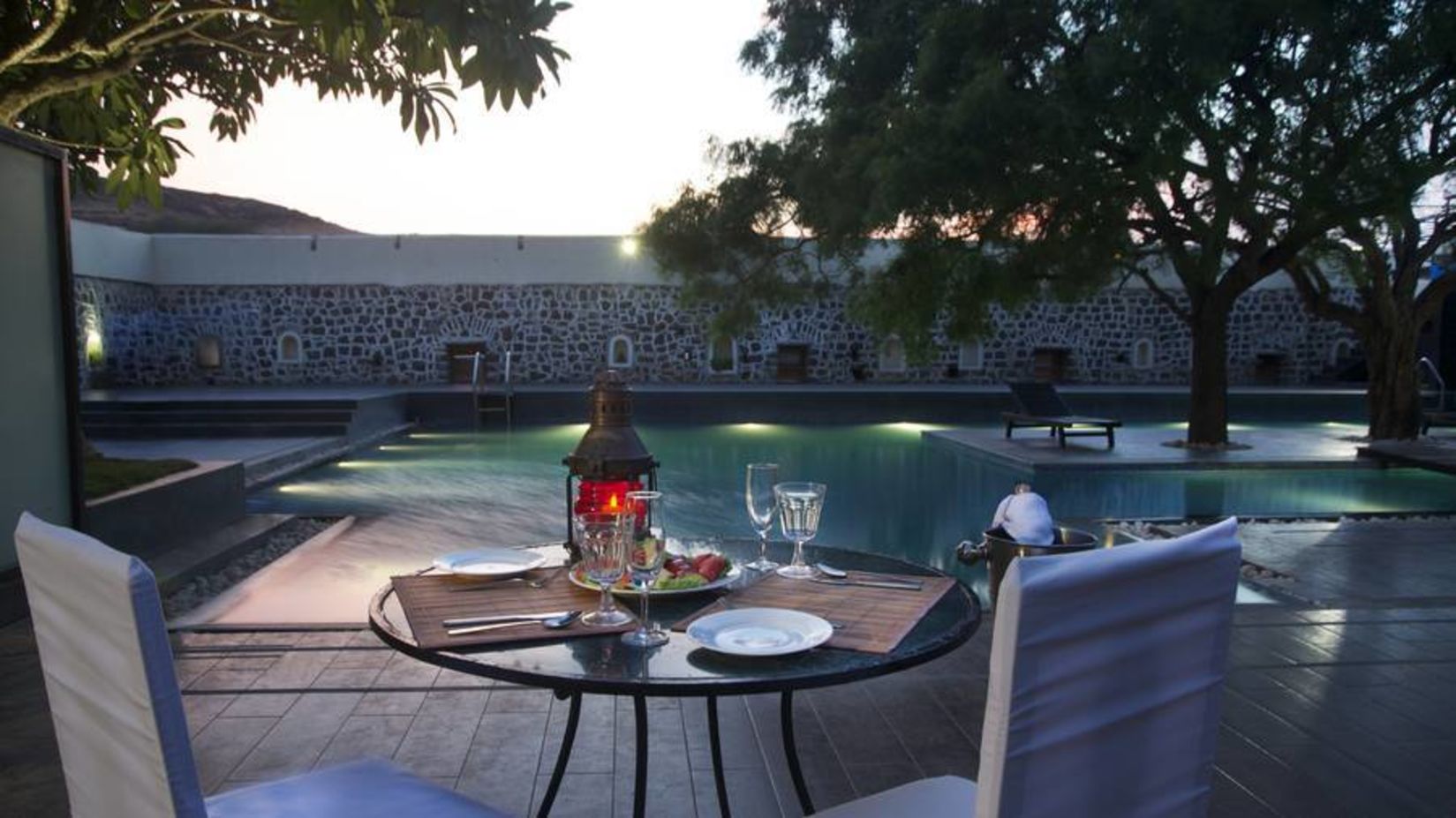 poolside bar at Fort JadhavGADH