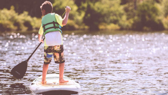 Stand up paddling 