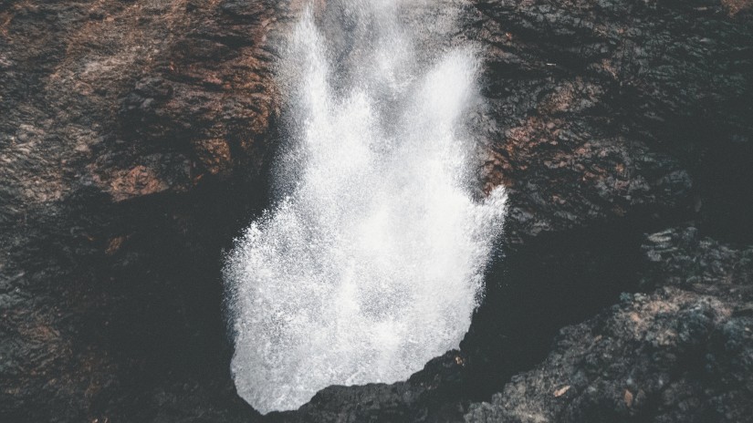 Owl and the Pussycat Hotel in Galle - water gushing through a blowhole