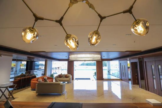 alt-text entrance of Comfort Resort, Morbi featuring lounges and lamps hanging from the ceiling