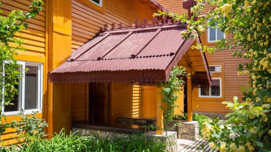 Exterior image of the entrance of the 5 bedroom villa surrounded by trees at Avalon Retreat, Kanatal